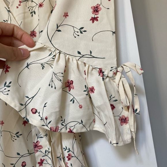 Brand NEW H&M floral print wrap dress - Picture 7 of 13